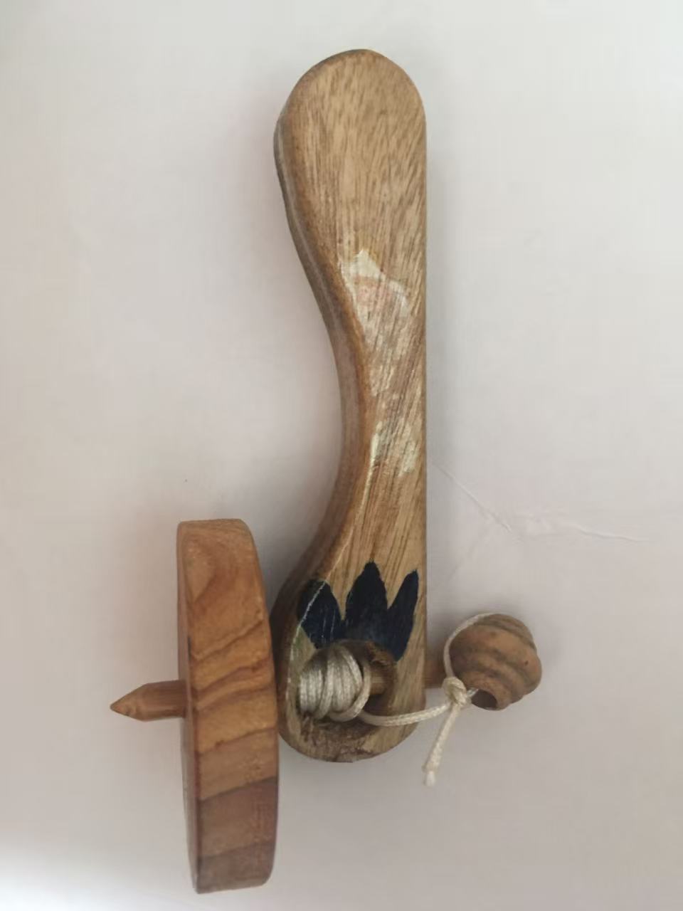 Spin Top Gyro Toy - 1 PCS Pull String Wood Spin