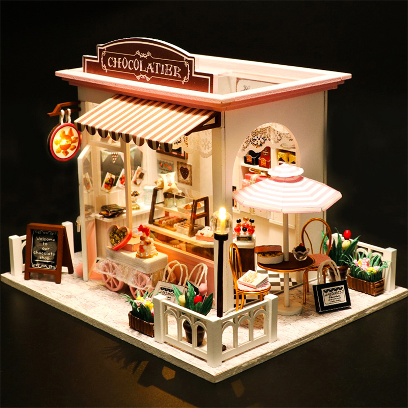 DIY Miniature Wooden Dollhouse - Kids Toys Stores recensione e prezzo